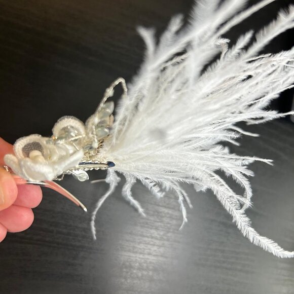 White Flapper Inspired Feather Bridal Hair clip - Vintage 1920's Accessory - Picture 3 of 3